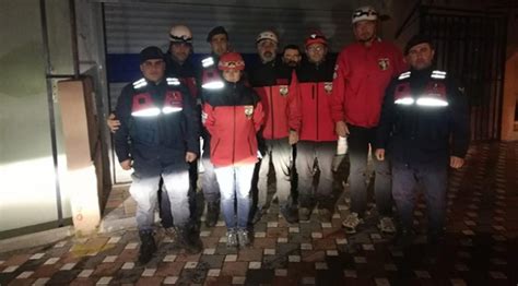 İ­z­m­i­r­­d­e­ ­d­a­ğ­d­a­ ­k­a­y­b­o­l­a­n­ ­3­ ­k­i­ş­i­ ­b­u­l­u­n­d­u­